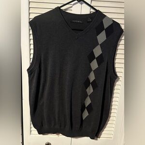 Men’s XL Sweater Vest Gray w/ Argyle Design V-neck Axist